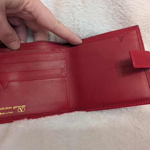 Authentic Valentino Garavani Embossed Bifold Wallet - Picture 6 of 16